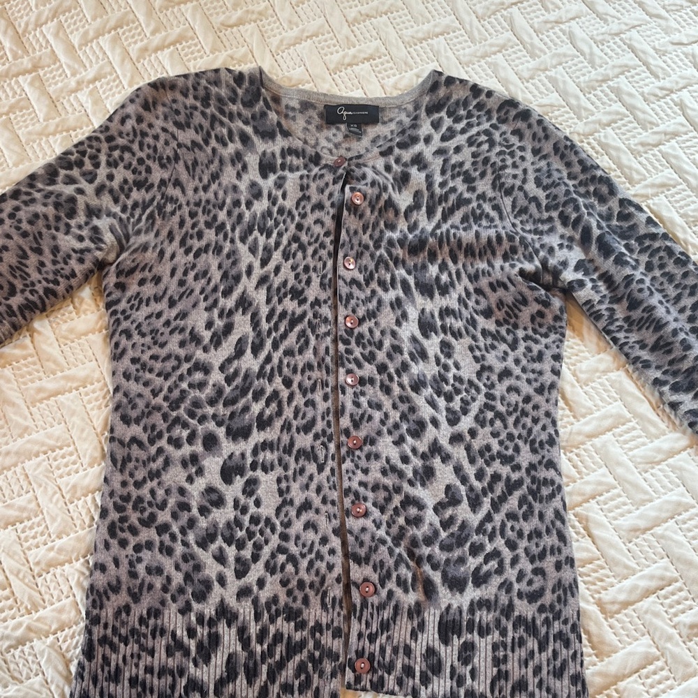 Chic Animal Print Cardigan in Black and Gray